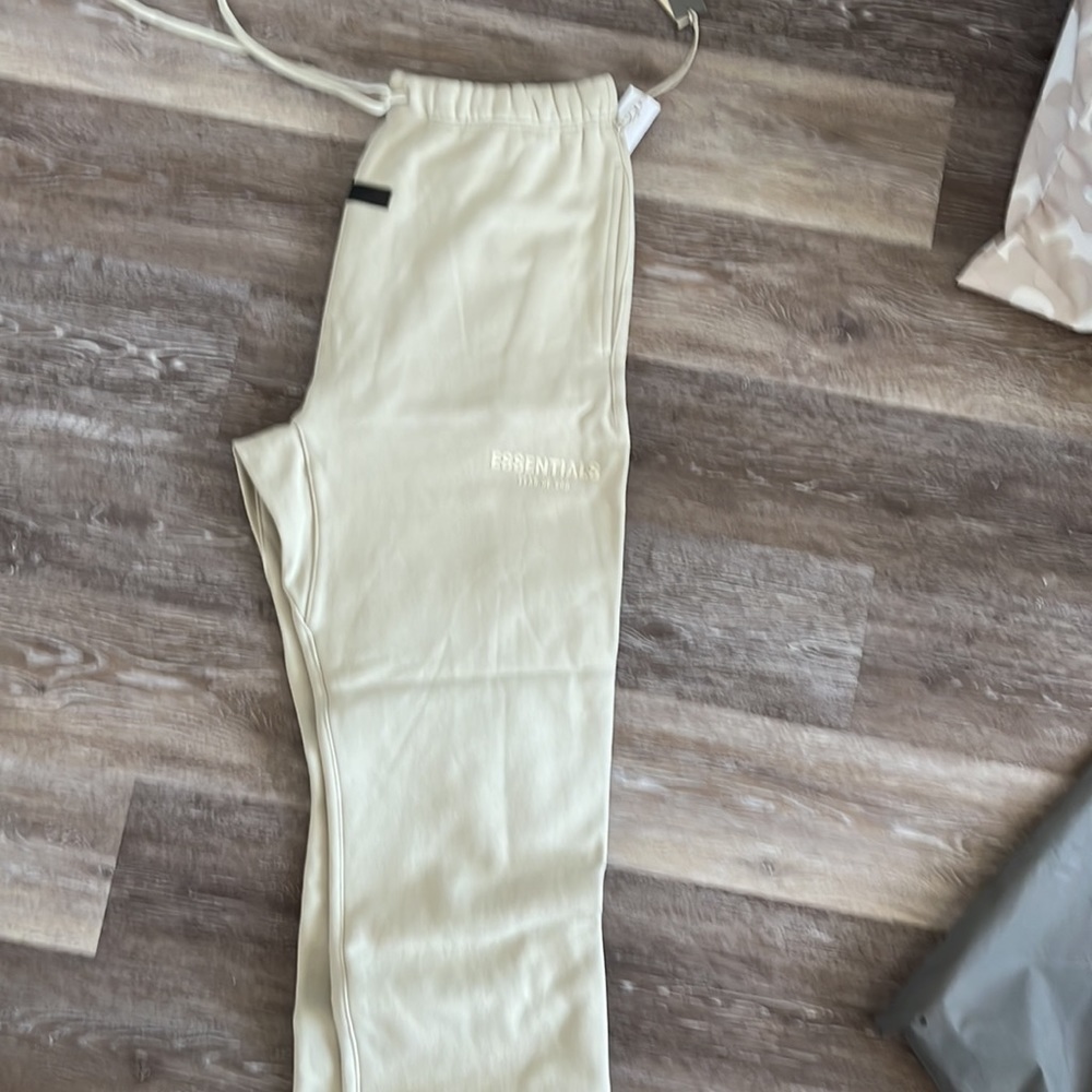 Essentials Sweatpants - Picture 2 of 3